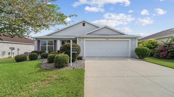 ID#2137 - Beautiful 3 Bedroom 2 Bath located between the 6's 